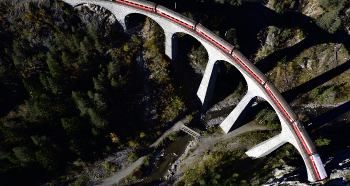 Landwasserviadukt im Naturpark Parc Ela von oben