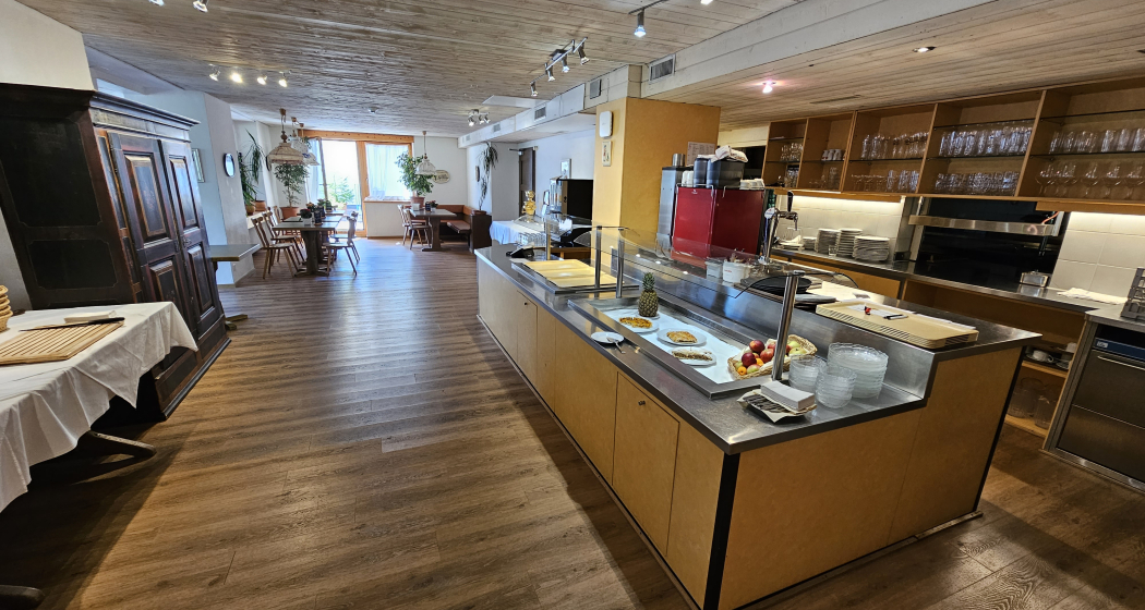 Aparthotel Muchetta - Restaurant Buffet - Davos Wiesen (c) AHM.jpg