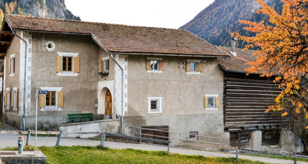 Das Haus Pol Andrea ist weitgehend ein klassisches Engadinerhaus. Das Haus Pol Andrea ist weitgehend ein klassisches Engadinerhaus.