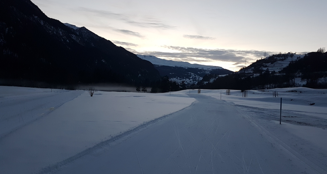 Langlaufloipe Filisur - Alvaneu Bad in der Abenddämmerung Langlaufloipe Filisur - Alvaneu Bad in der Abenddämmerung