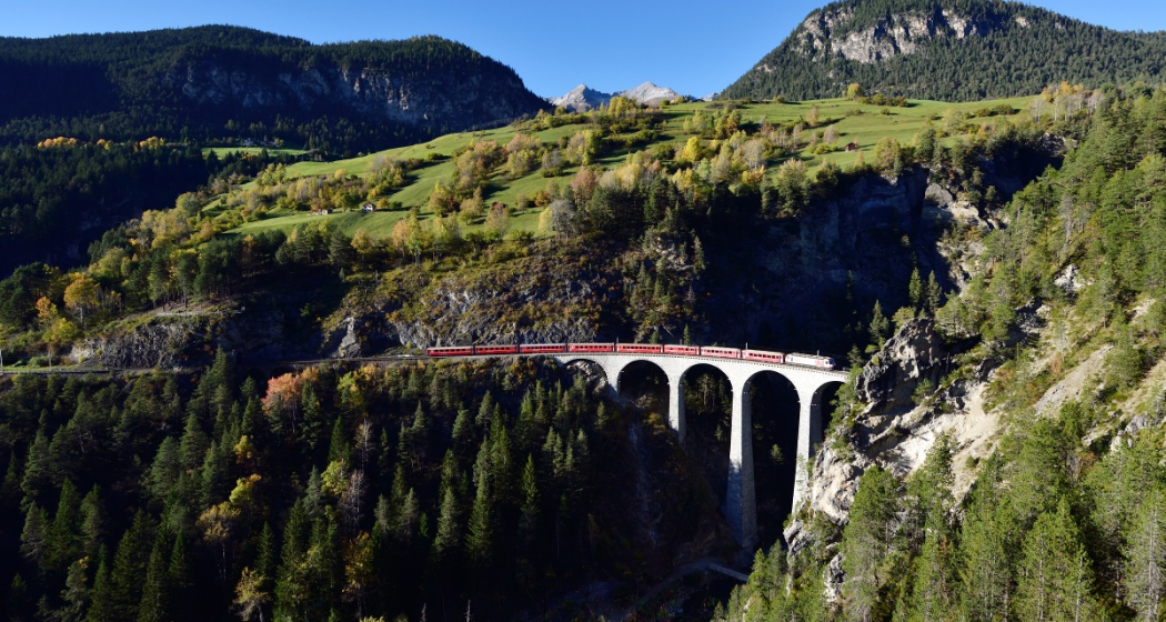 Landwasserviadukt: Blick von Filisur Richtung Alvaneu Dorf Landwasserviadukt: Blick von Filisur Richtung Alvaneu Dorf