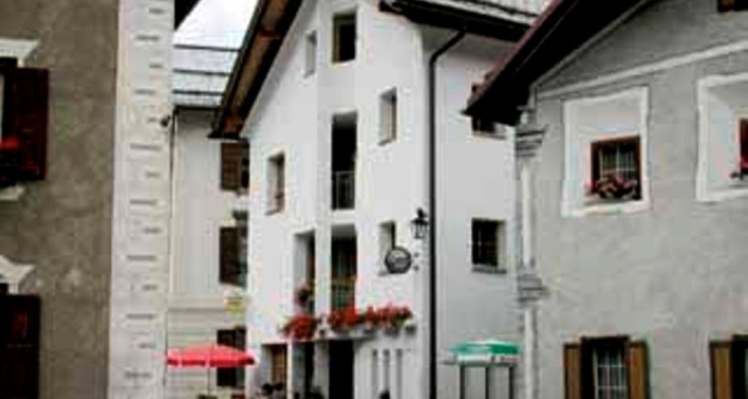 Frontansicht Haus Alpina Bergün Frontansicht Haus Alpina Bergün
