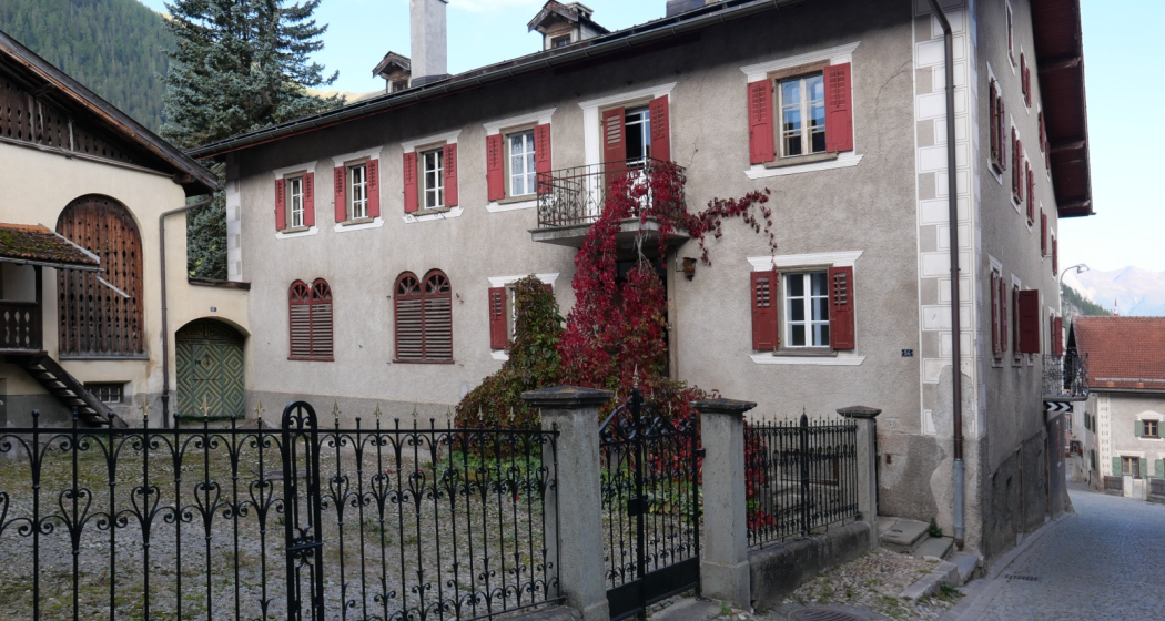 Die Chesa Orta im herbstlichen Kleid