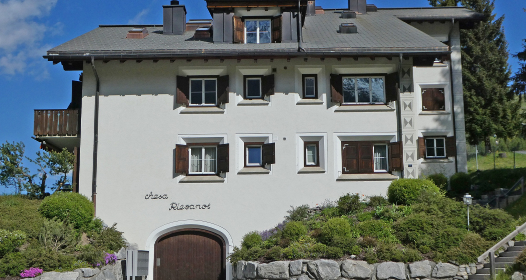 Zufahrt zum Aussenparkplatz Zufahrt zum Aussenparkplatz