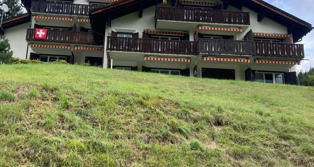 Die Wohnung mit dem Schweizer Kreuz ist unsere Die Wohnung mit dem Schweizer Kreuz ist unsere