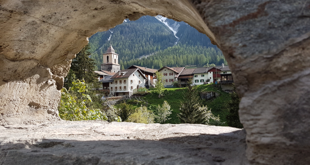 Landschaftlich reizvolle Rundwanderung um Latsch im Parc Ela (oua_70240844_image)