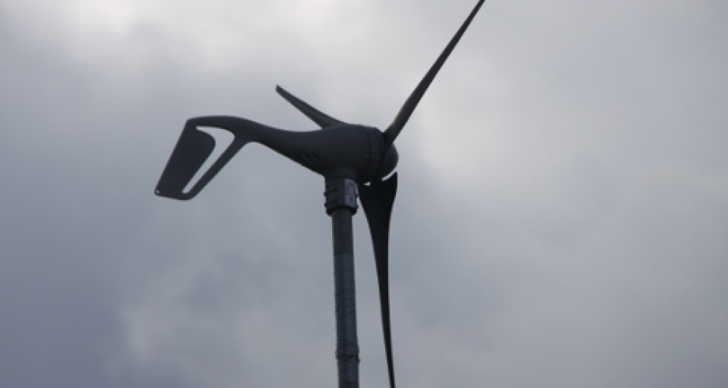 Windrad zur Energeigewinnung für die Kesch-Hütte.