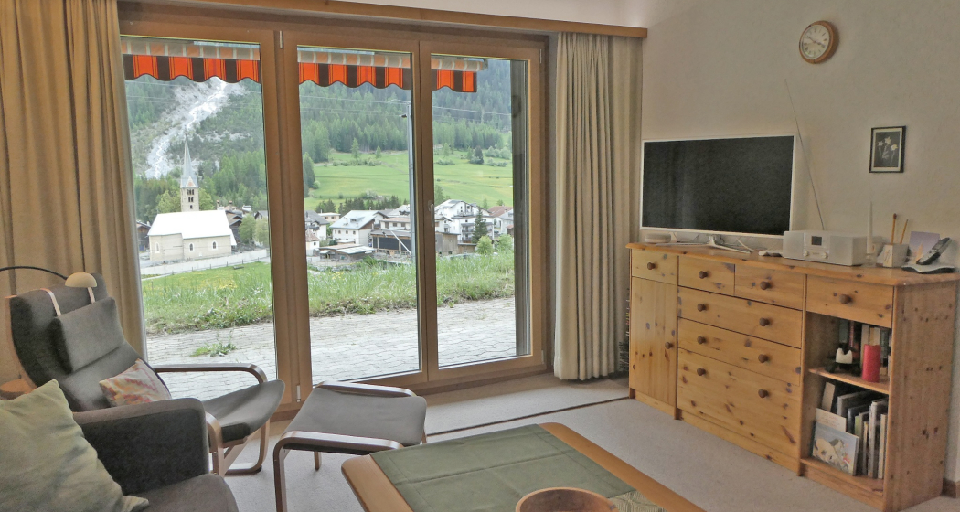 Wohnzimmer mit Blick ins Dorf Wohnzimmer mit Blick ins Dorf