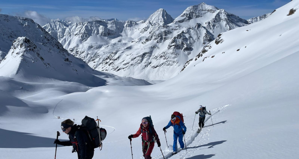 Lawinen- und Skitourenkurs 2 Tage (gdl_894993539_image) Lawinen- und Skitourenkurs 2 Tage (gdl_894993539_image)