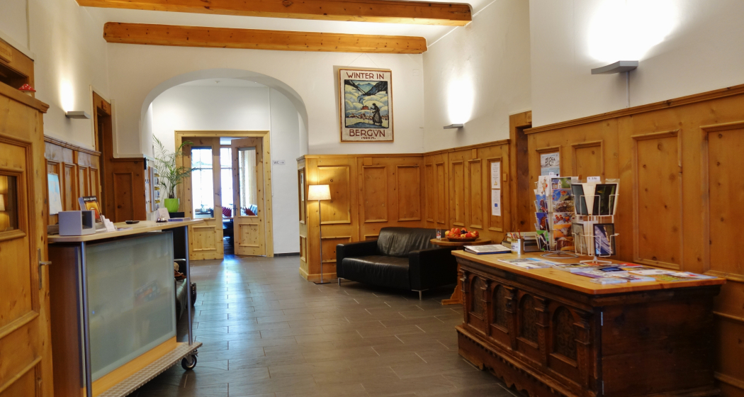 Lobby mit neuer Saaktüre Lobby mit neuer Saaktüre