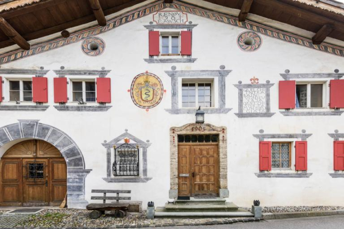 The house of J.P. Schmidt. The paintings on the street façade were renewed in 1981 in the style of earlier decorations.