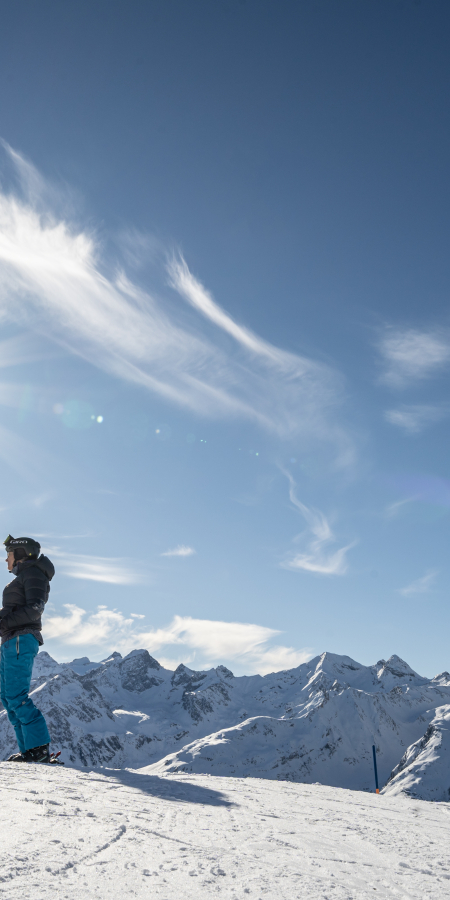 Skigebiet Darlux mit Ela Panorama Himmel