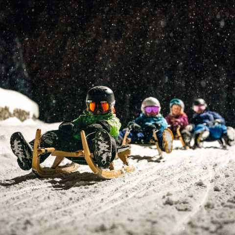 Nachtschlitteln in Bergün (Copyright: Schweiz Tourismus/Andre Meier) Nachtschlitteln in Bergün (Copyright: Schweiz Tourismus/Andre Meier)