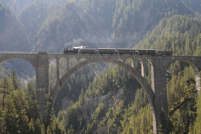 Dampfzug bei Wiesen © Rhätische Bahn/Tibert Keller Dampfzug bei Wiesen © Rhätische Bahn/Tibert Keller