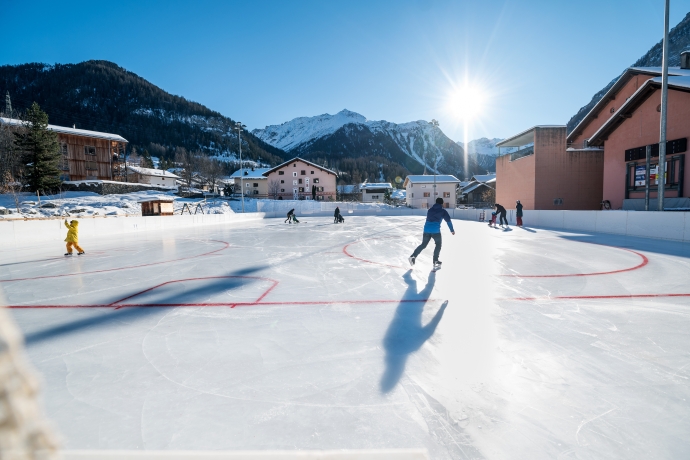 Eisfeld Bergün (Copyright: Marco Hartmann) Eisfeld Bergün (Copyright: Marco Hartmann)