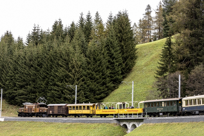 Nostalgiezug beim bei Davos Glaris (c: Rhätische Bahn/Andrea Badrutt) Nostalgiezug beim bei Davos Glaris (c: Rhätische Bahn/Andrea Badrutt)