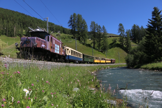 Nostalgiezug im Landwassertal (c: Rhätische Bahn) Nostalgiezug im Landwassertal (c: Rhätische Bahn)