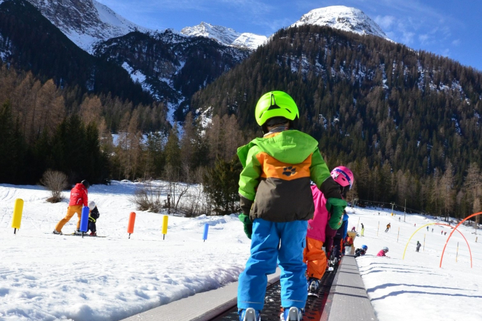 Skifahren im Kindeskigebiet Tèct/Zinols Kinderskigebiet Tèct-Zinols