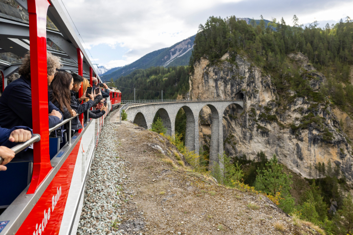 Fahrt mit dem Viaduktshuttle Erlebniswelt Bahn.