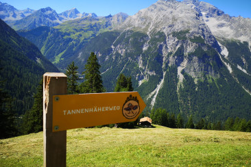 Wegweiser Tannenhäherweg